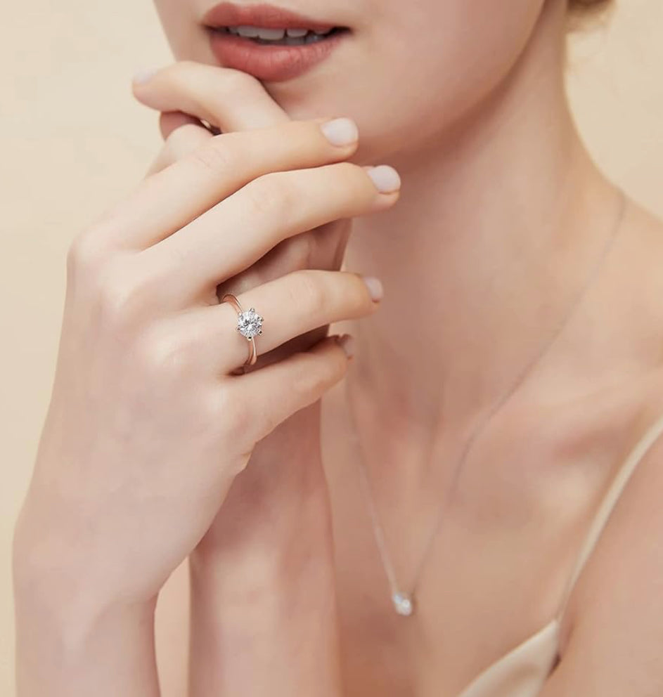 Bague or rose solitaire