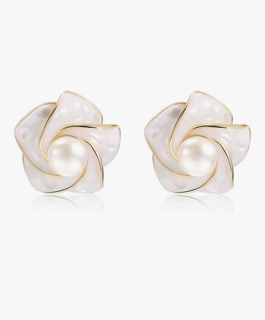 Boucles d’oreilles or fleure avec perles de culture