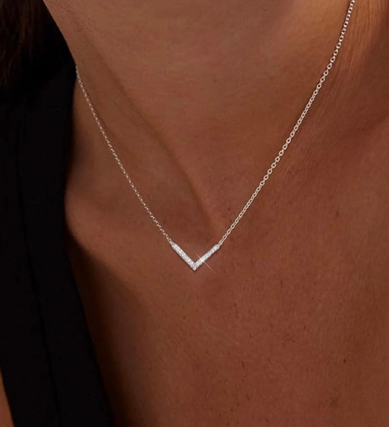Double collier argent en V et petit diamant