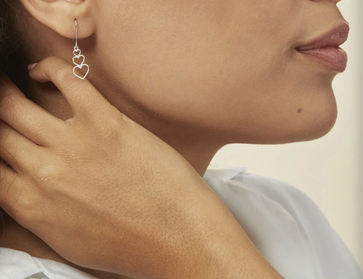 Boucle d’oreille triple cœur