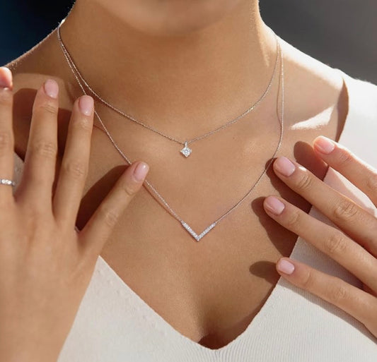 Double collier argent en V et petit diamant