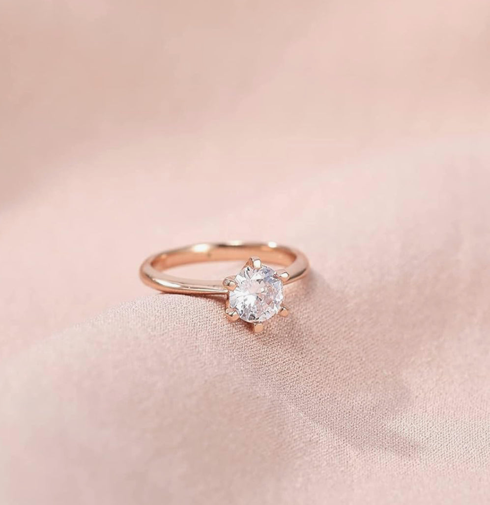 Bague or rose solitaire