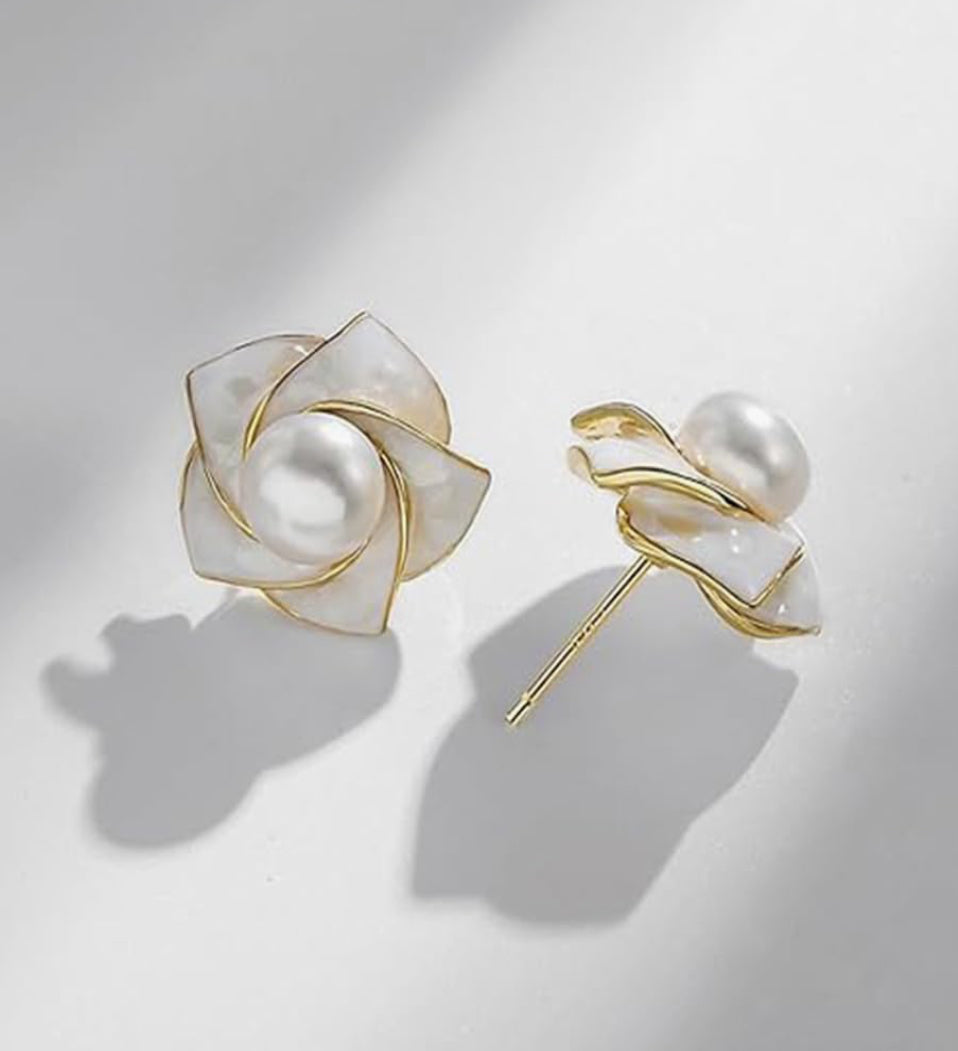 Boucles d’oreilles or fleure avec perles de culture