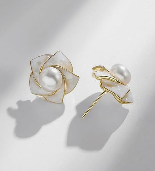 Boucles d’oreilles or fleure avec perles de culture