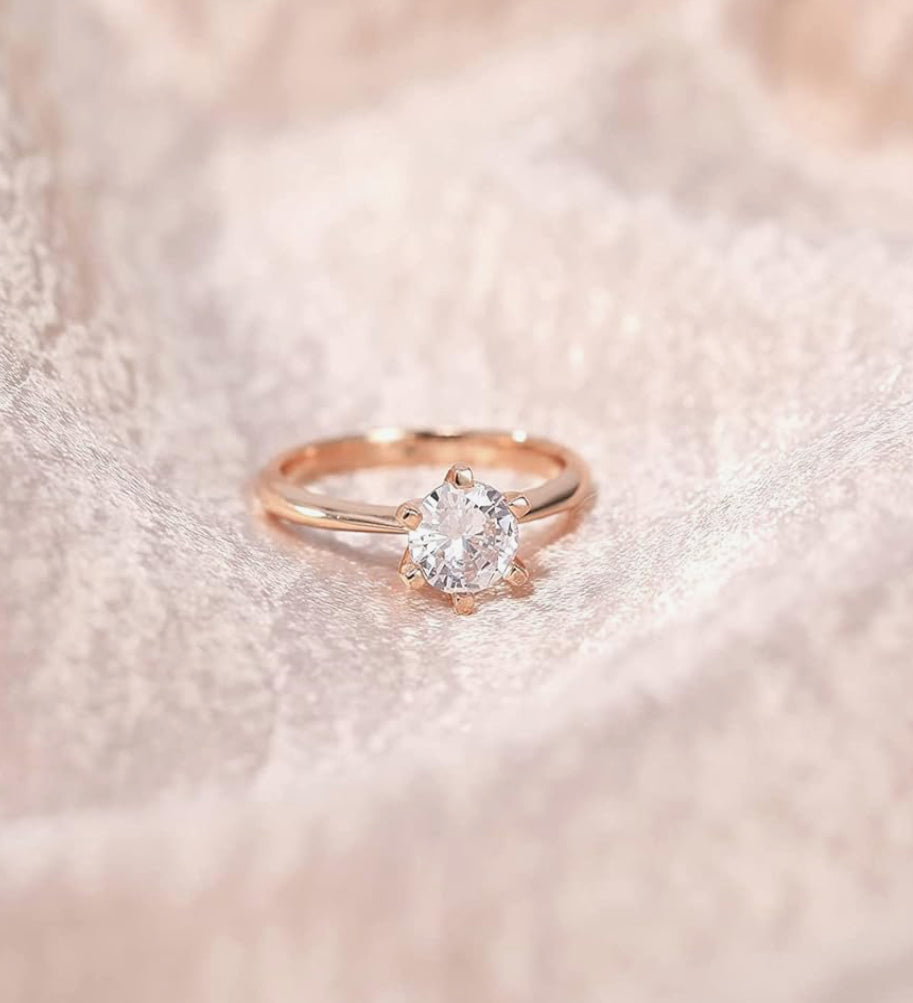 Bague or rose solitaire